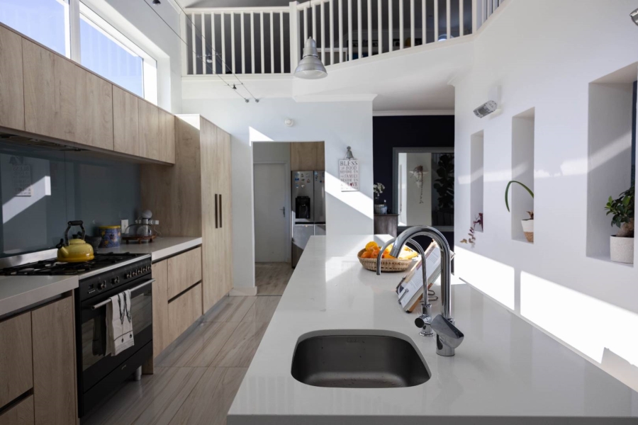 5 Bedroom Property for Sale in Crofters Valley Western Cape